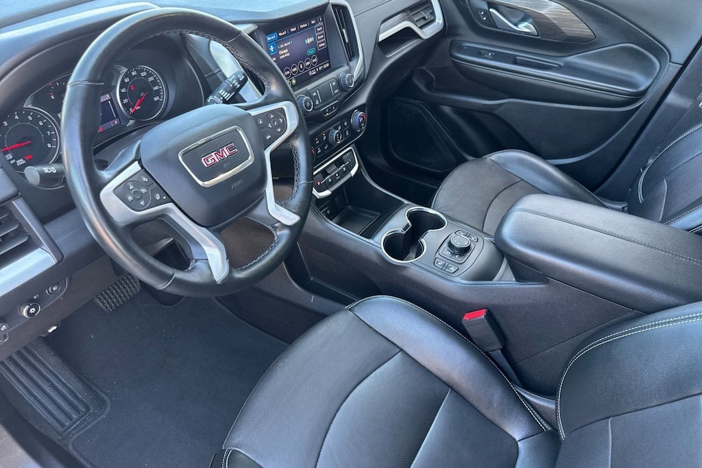 Used 2024 GMC Terrain SLT SUV