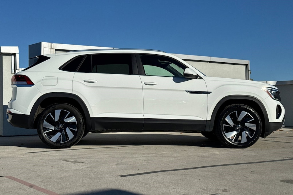 Used 2025 Volkswagen Atlas Cross Sport 2.0T SE w/Technology SUV