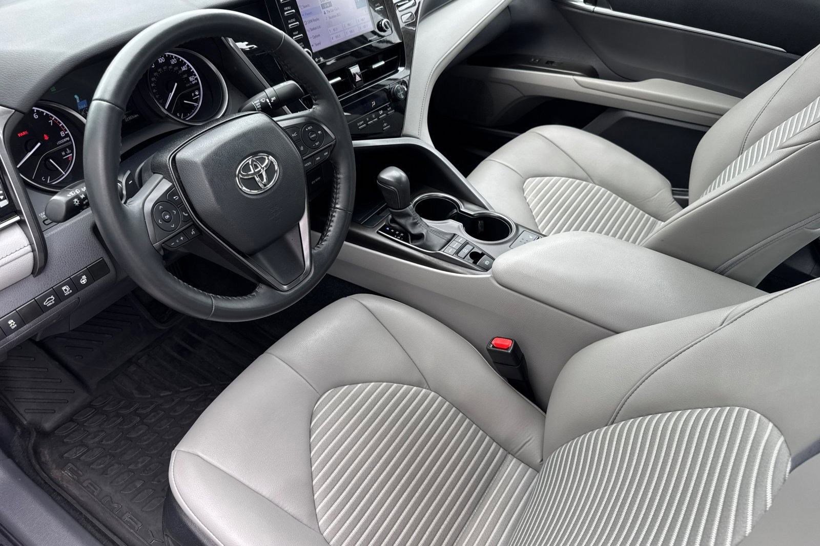 2023 Toyota Camry SE photo 4