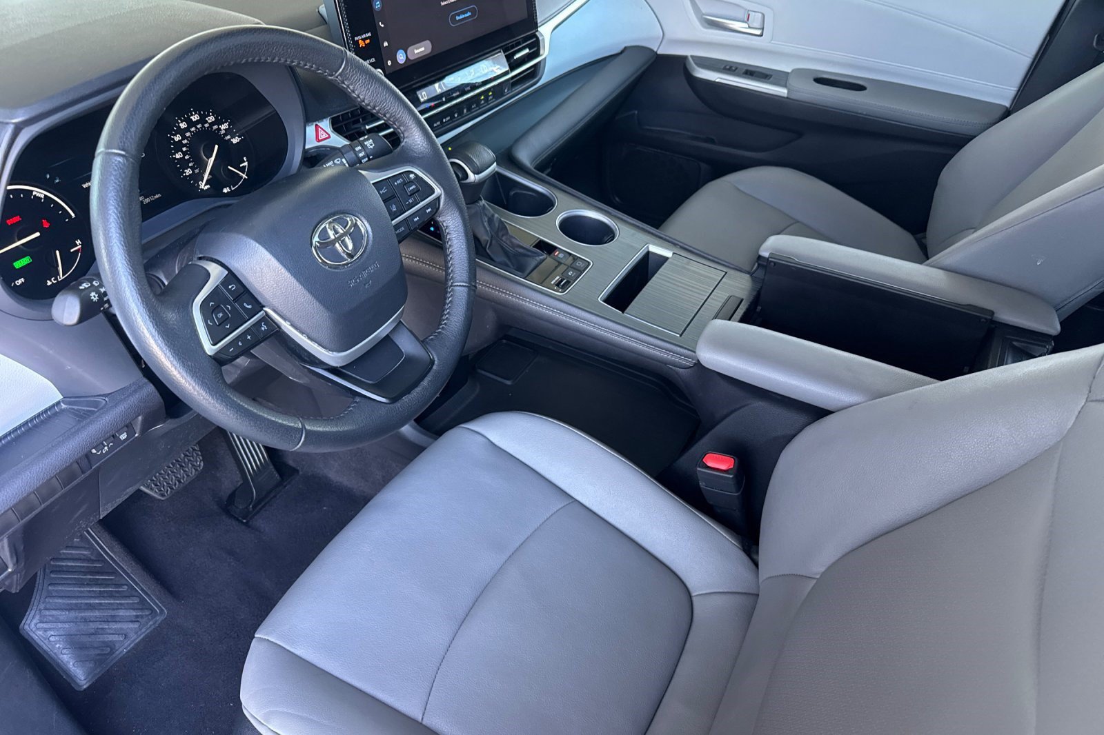 Used 2026 Toyota Sienna XLE Van Passenger Van