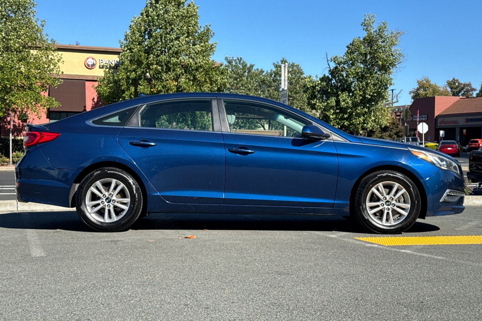 2015 Hyundai Sonata SE photo 2