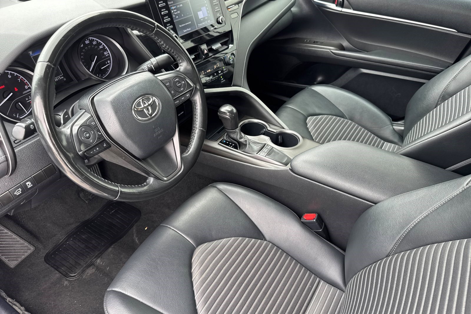 2023 Toyota Camry SE photo 4