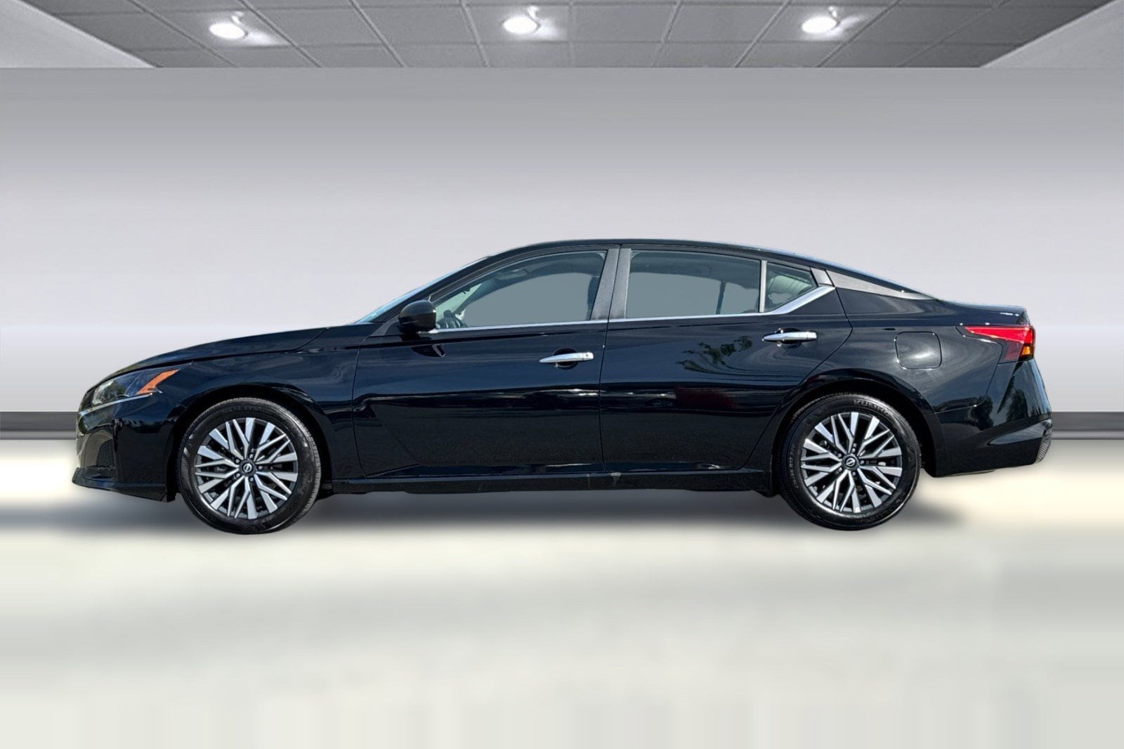 2025 Nissan Altima SV photo 5