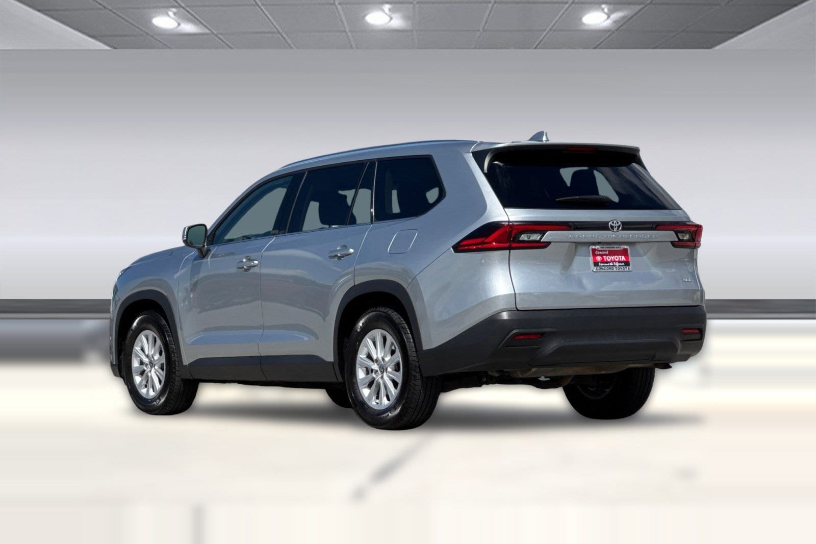 2025 Toyota Grand Highlander XLE photo 3