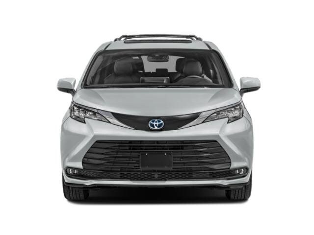 2025 Toyota Sienna Woodland Edition photo 4
