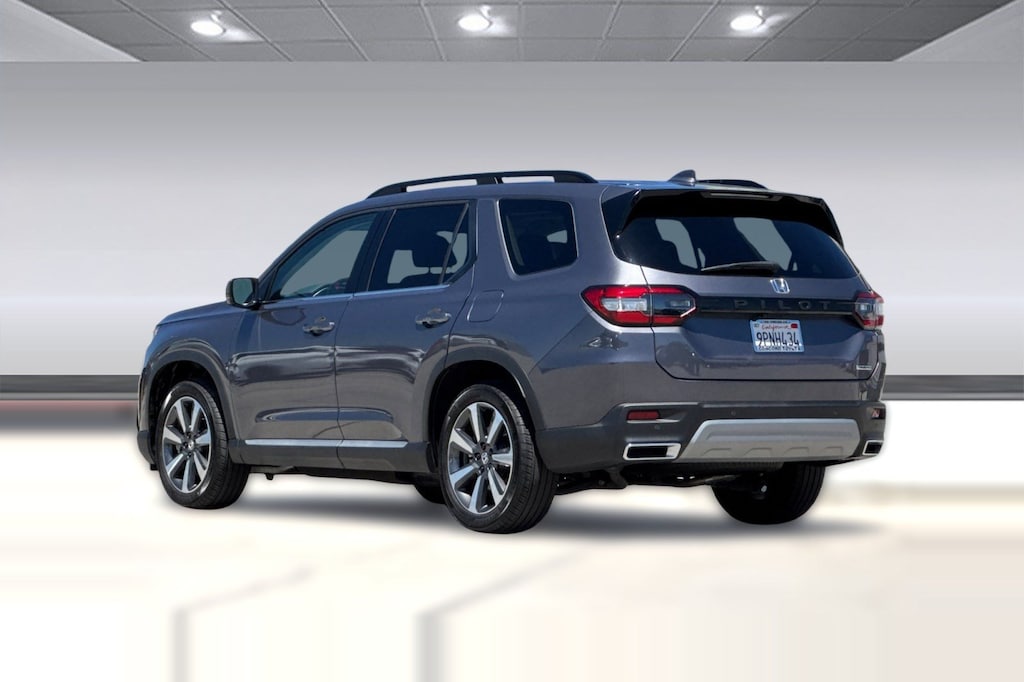 Used 2025 Honda Pilot Touring SUV