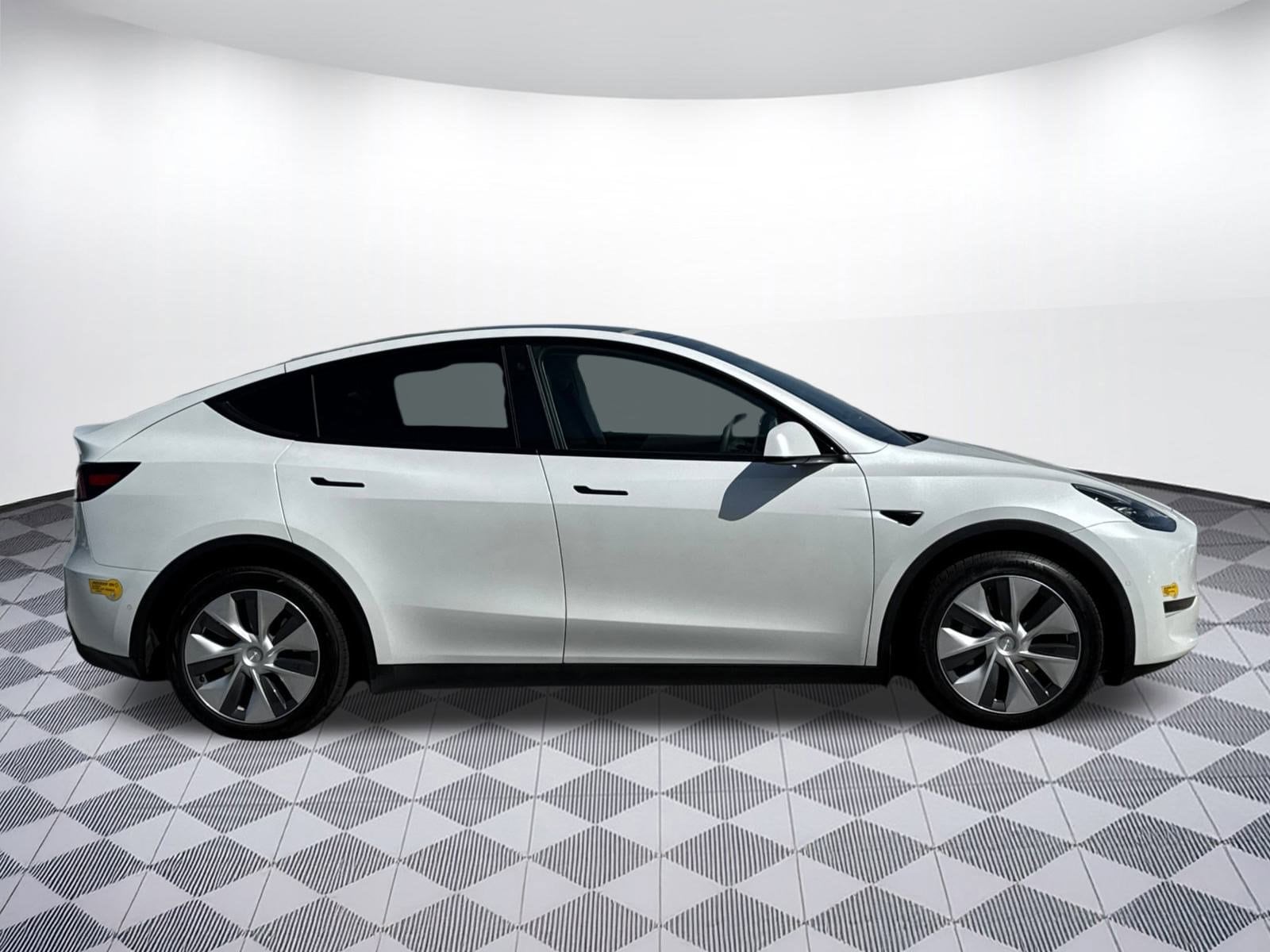 Used 2021 Tesla Model Y Long Range with VIN 5YJYGDEE3MF159774 for sale in Kansas City