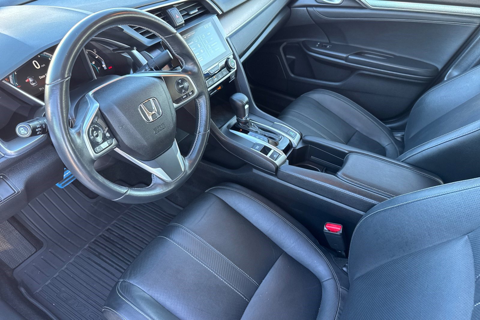 2018 Honda Civic Touring photo 4