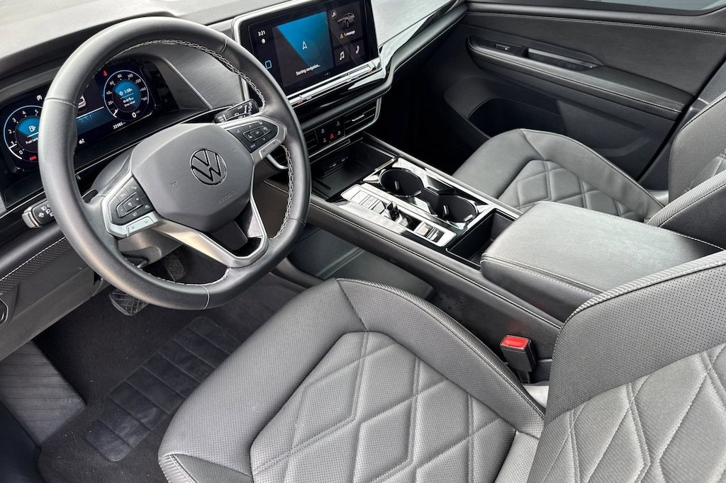 Used 2025 Volkswagen Atlas Cross Sport 2.0T SE w/Technology SUV