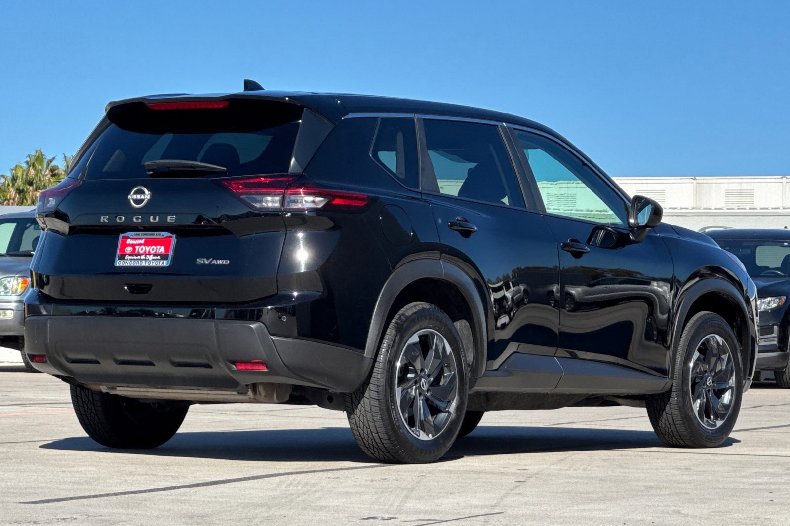 2024 Nissan Rogue SV photo 3