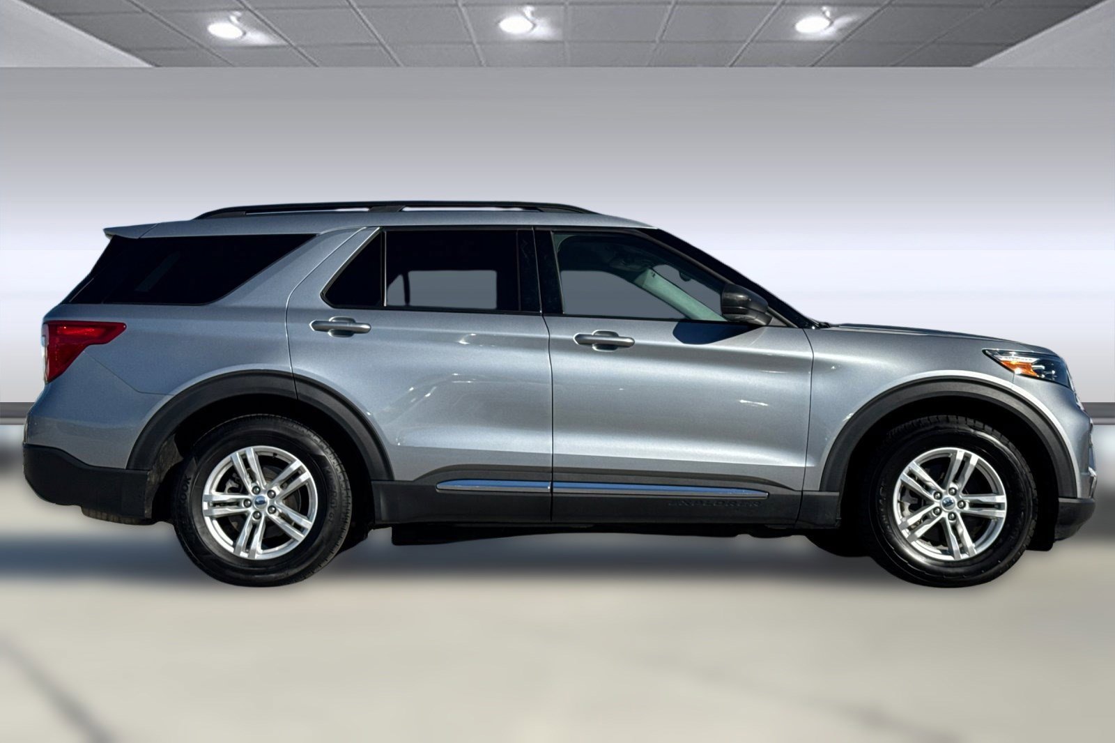 2023 Ford Explorer XLT photo 2