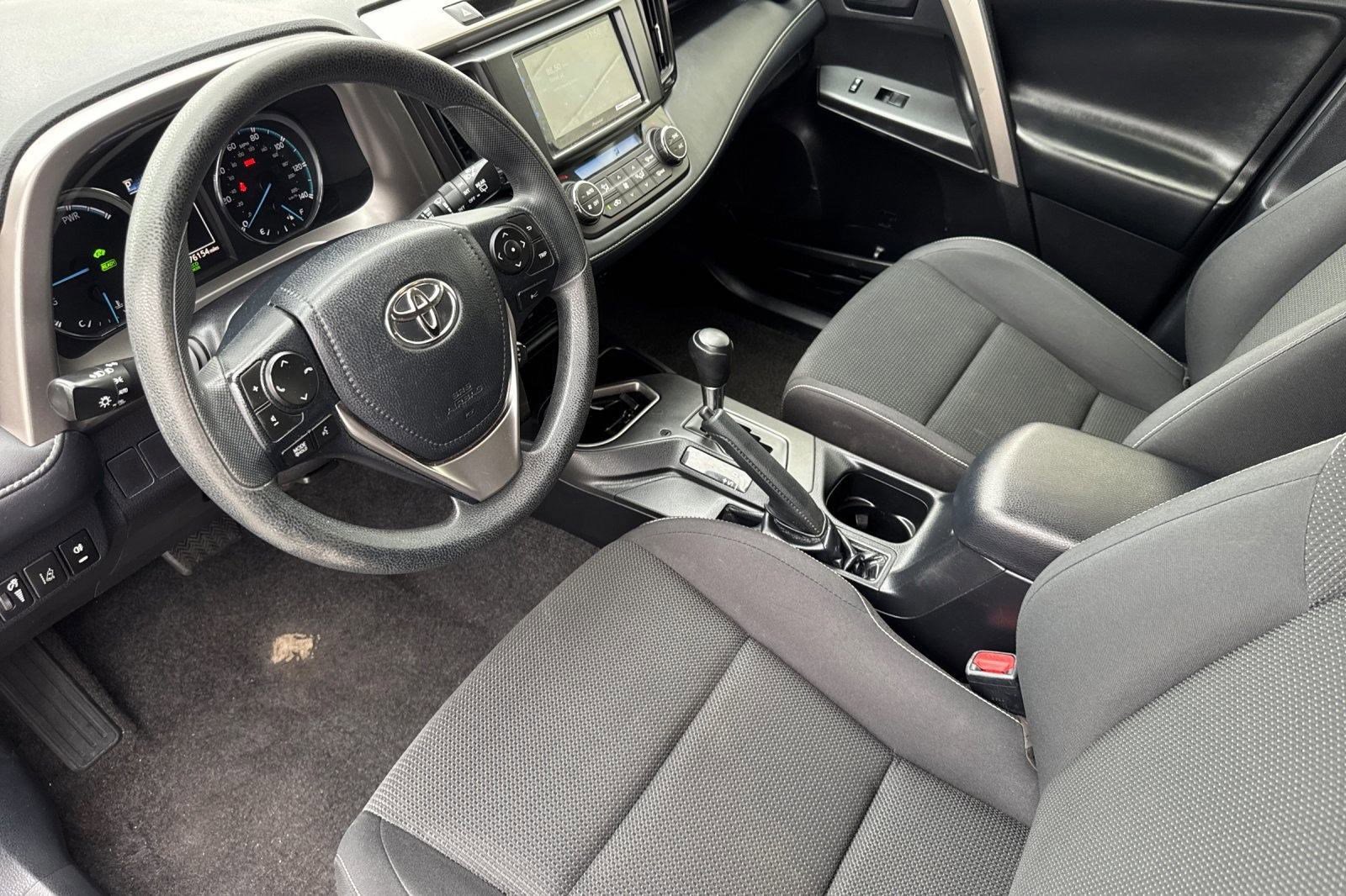 2018 Toyota RAV4 Hybrid LE photo 4