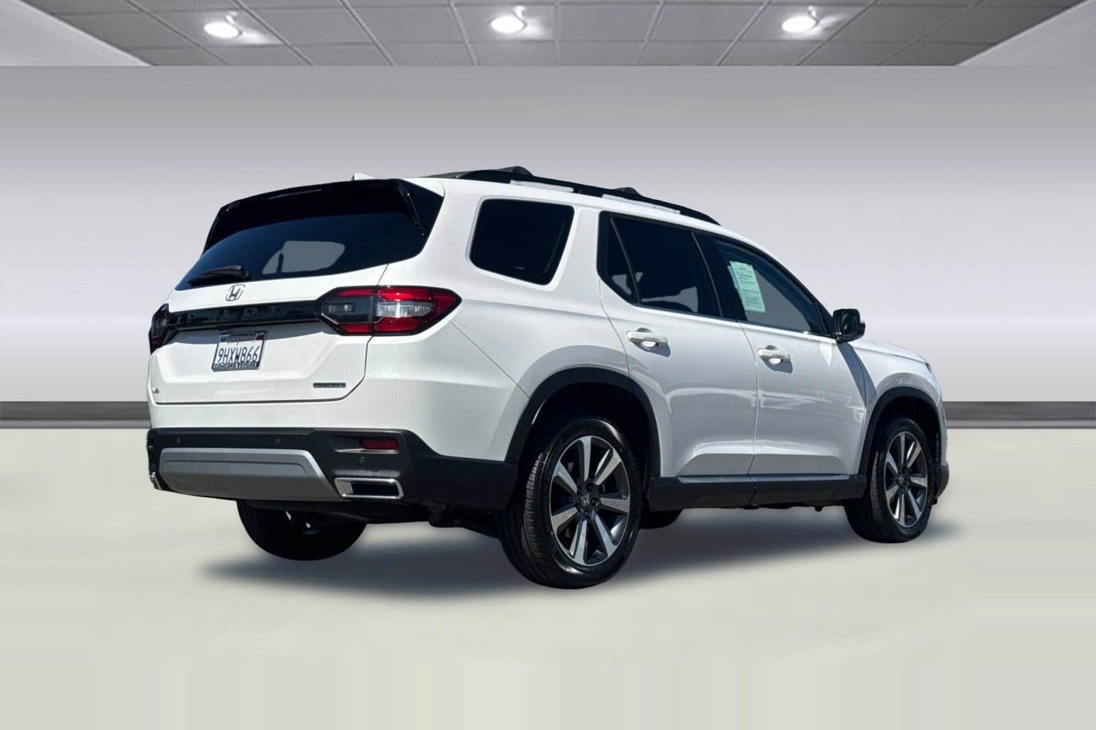 2023 Honda Pilot Touring photo 2