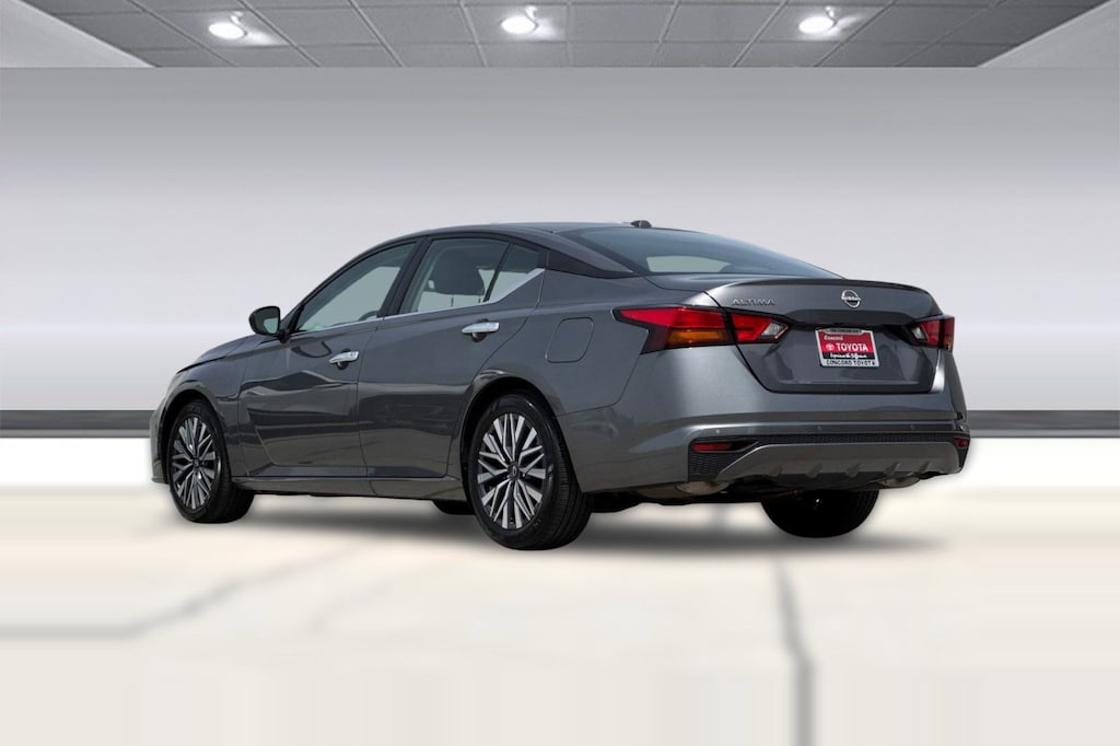 Used 2025 Nissan Altima SV Sedan