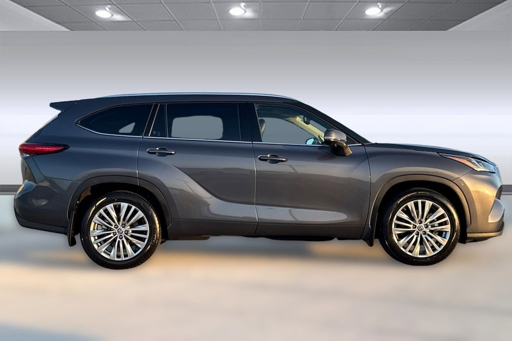 Used 2023 Toyota Highlander Platinum SUV