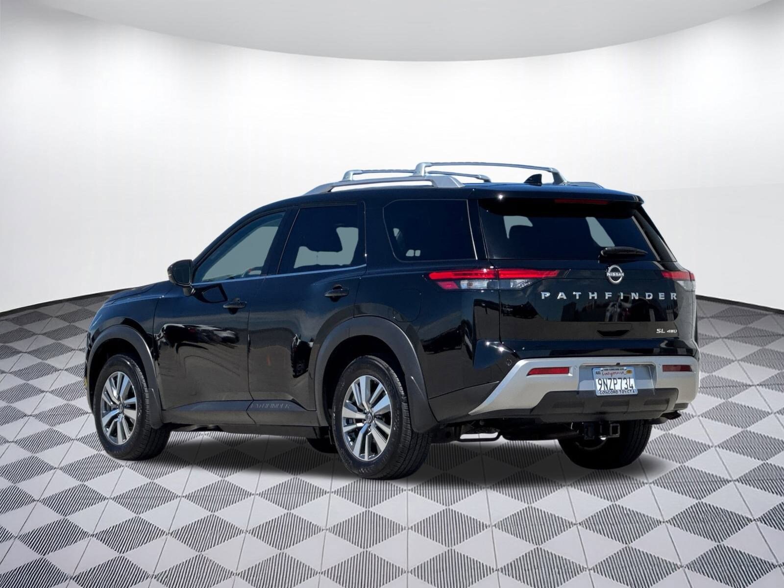 2024 Nissan Pathfinder SL photo 3