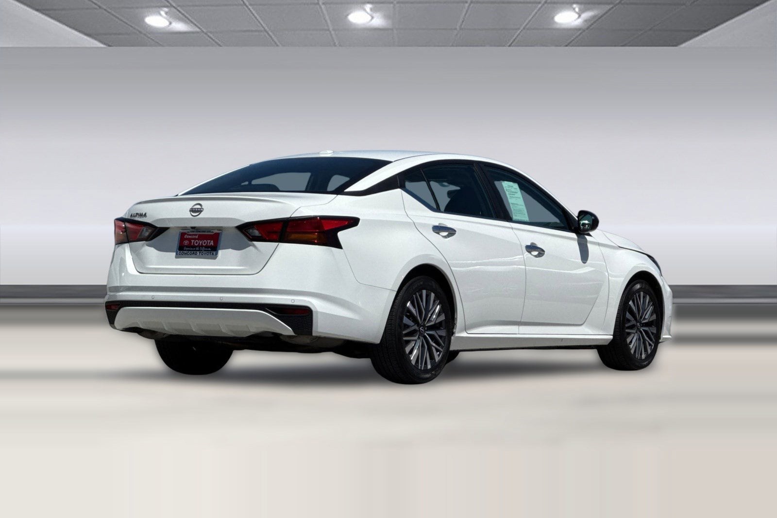 2025 Nissan Altima SV photo 2