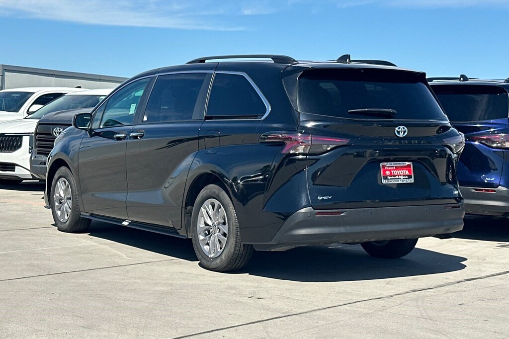 Used 2025 Toyota Sienna XLE Van Passenger Van