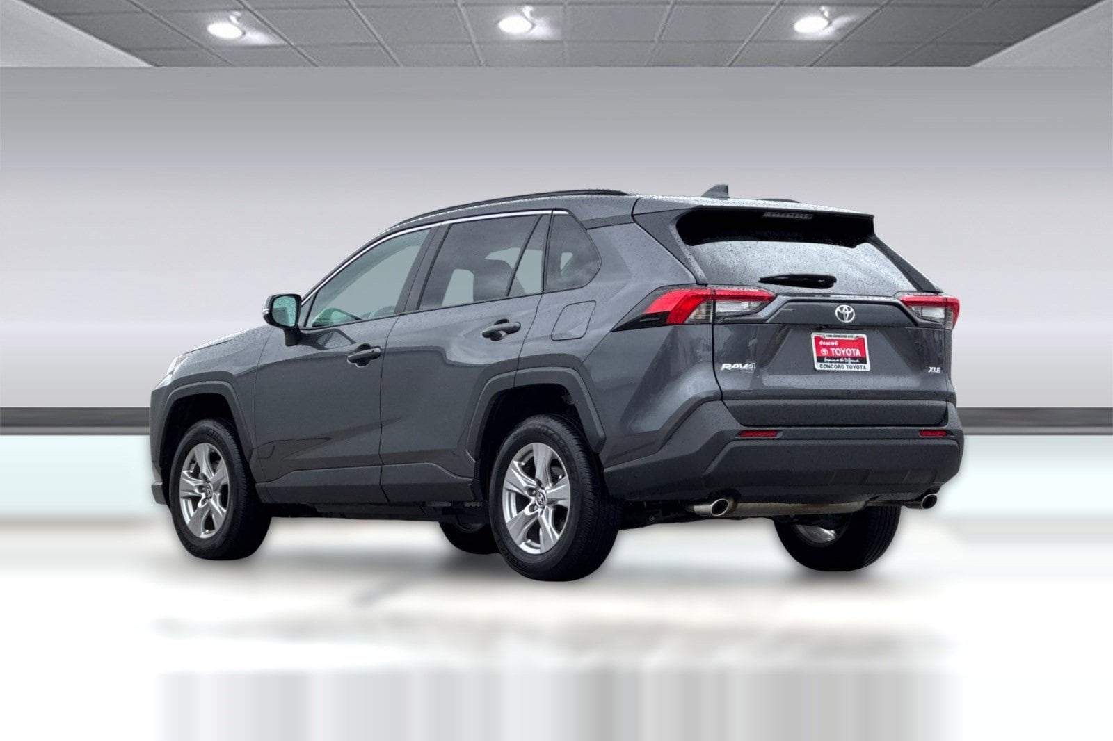 2025 Toyota RAV4 XLE photo 6