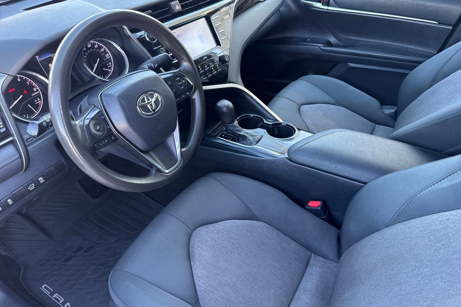 2020 Toyota Camry LE photo 4