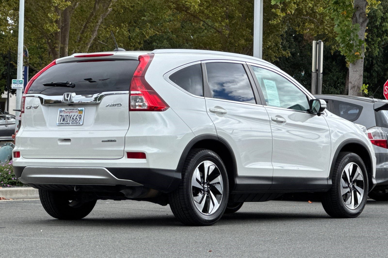 2016 Honda CR-V Touring photo 3