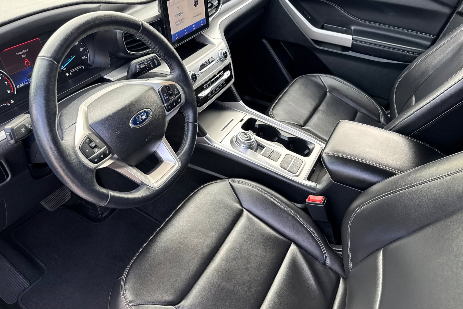 2023 Ford Explorer XLT photo 4