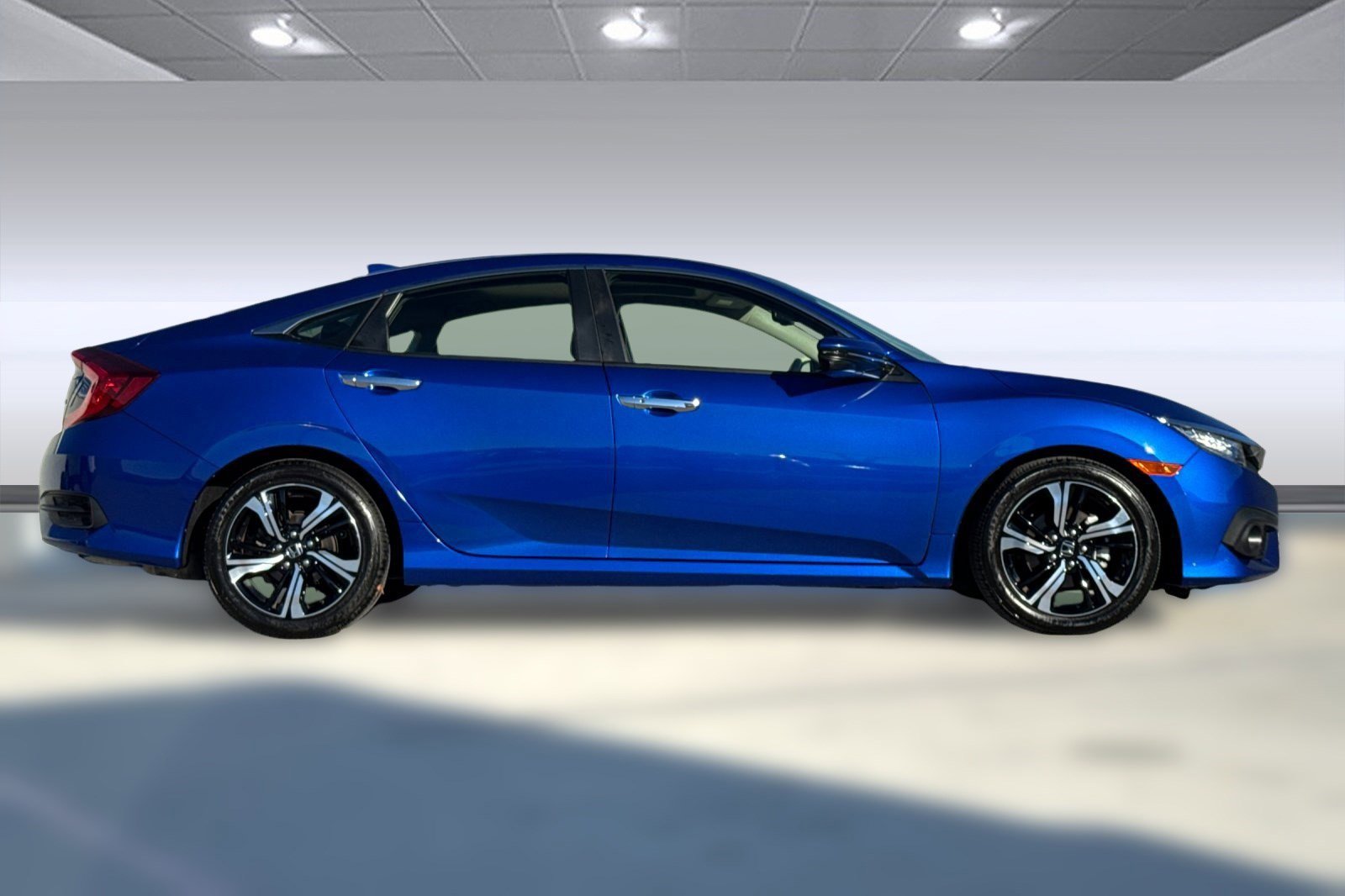2018 Honda Civic Touring photo 2