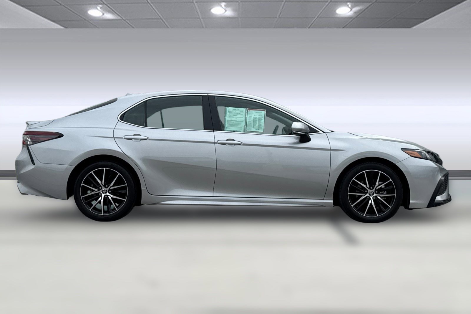 2023 Toyota Camry SE photo 2