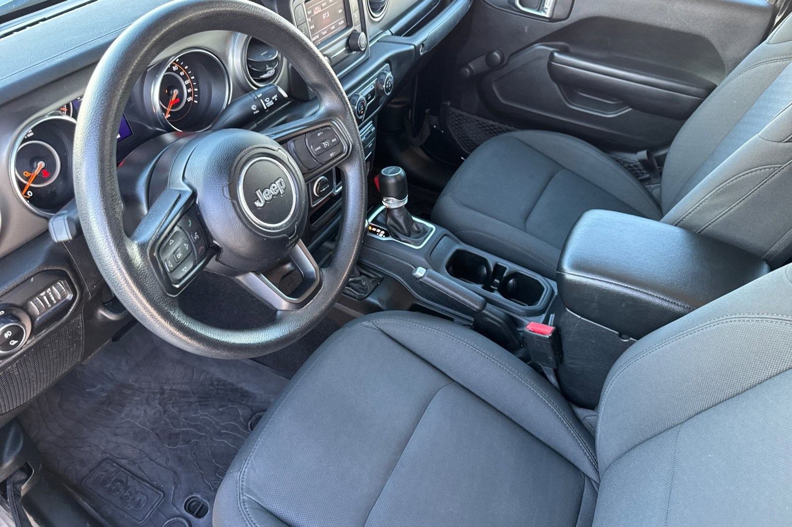 2021 Jeep Gladiator Willys Sport photo 4