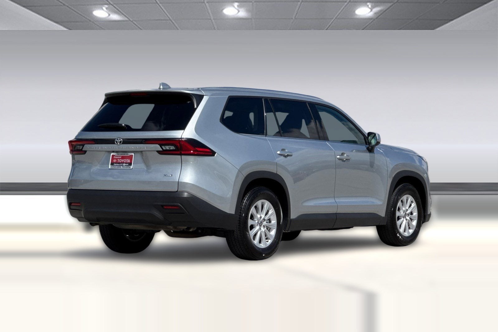 2025 Toyota Grand Highlander XLE photo 2