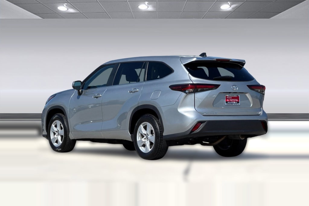 Used 2025 Toyota Highlander LE SUV