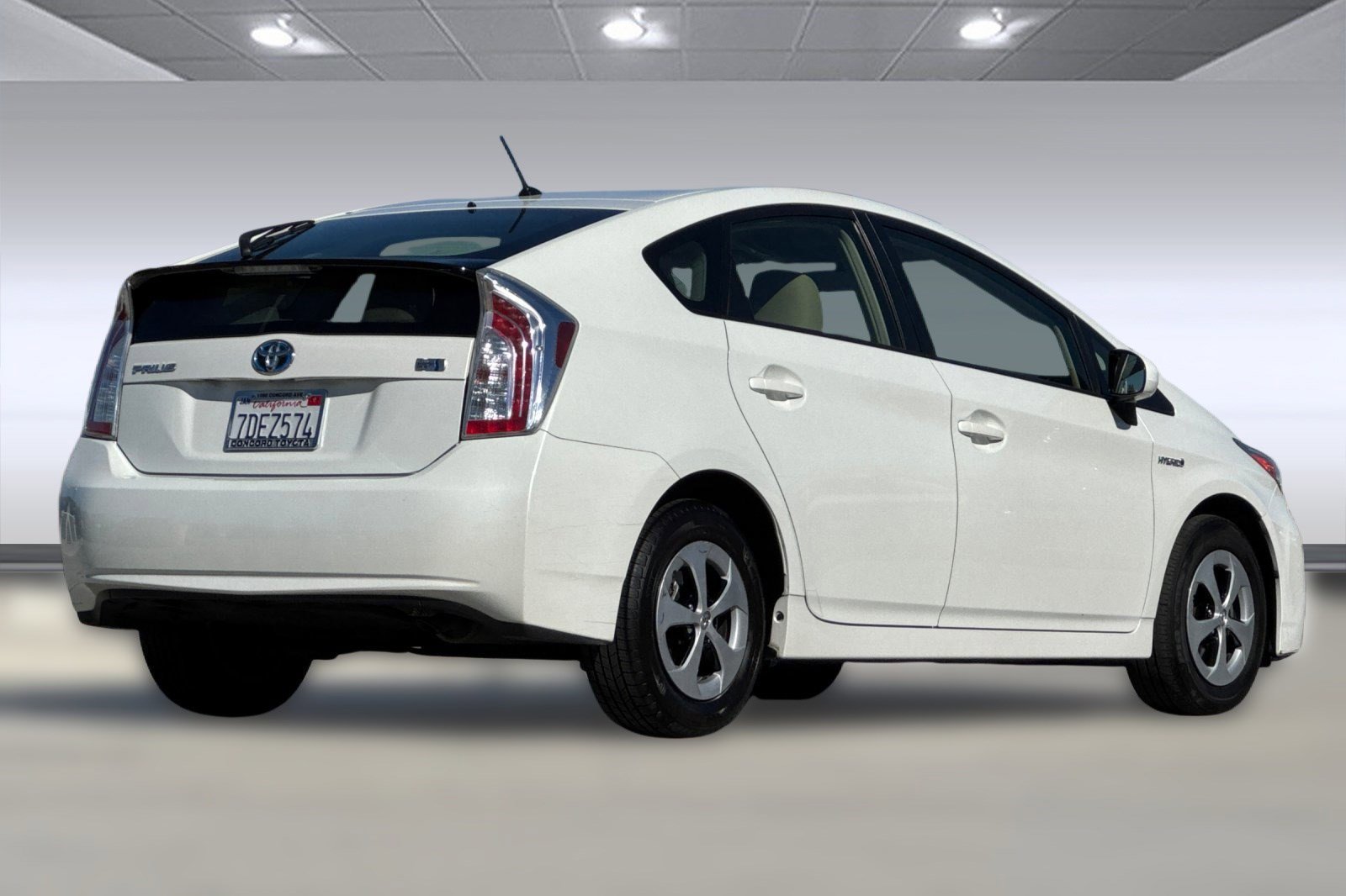 2014 Toyota Prius Two photo 3
