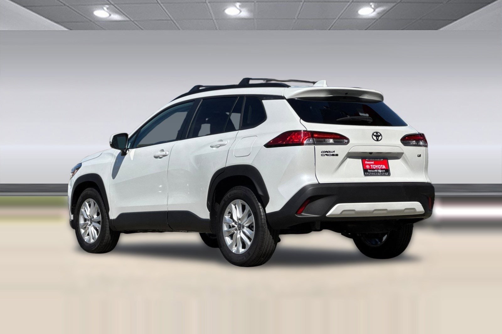 2024 Toyota Corolla Cross LE photo 6