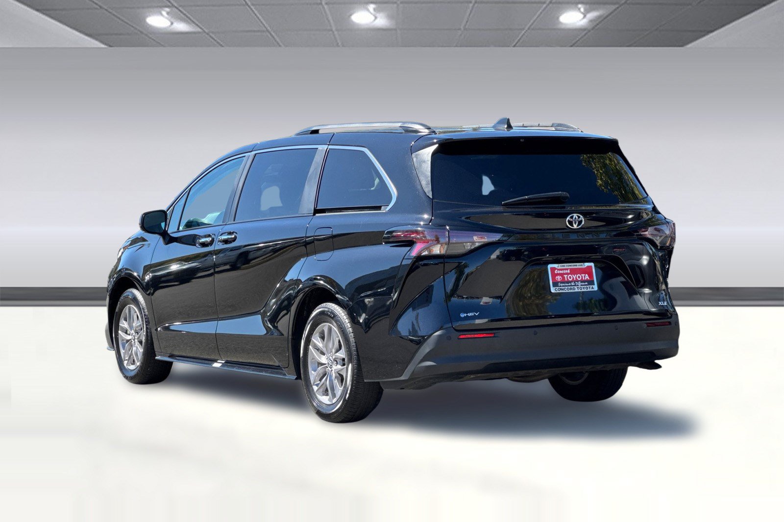 Used 2026 Toyota Sienna XLE Van Passenger Van