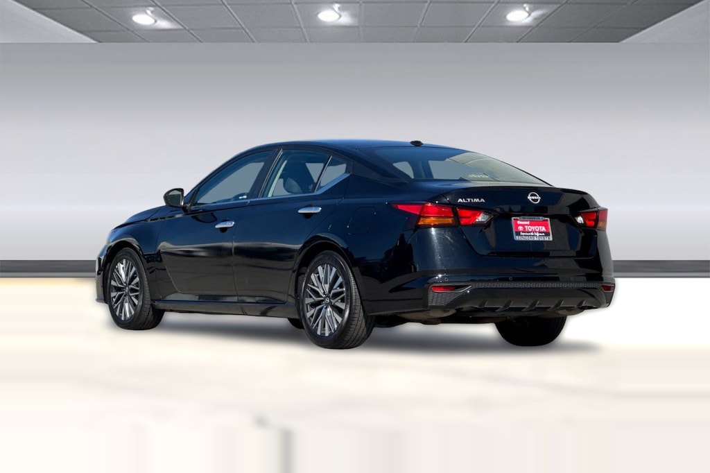Used 2025 Nissan Altima SV Sedan