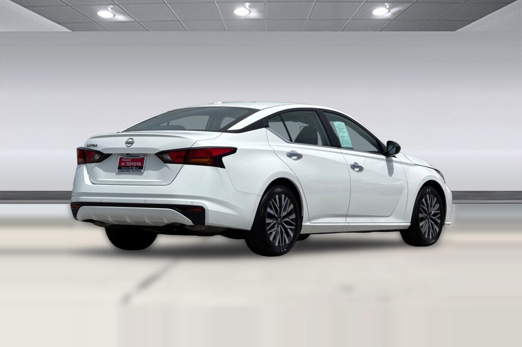 Used 2025 Nissan Altima SV Sedan