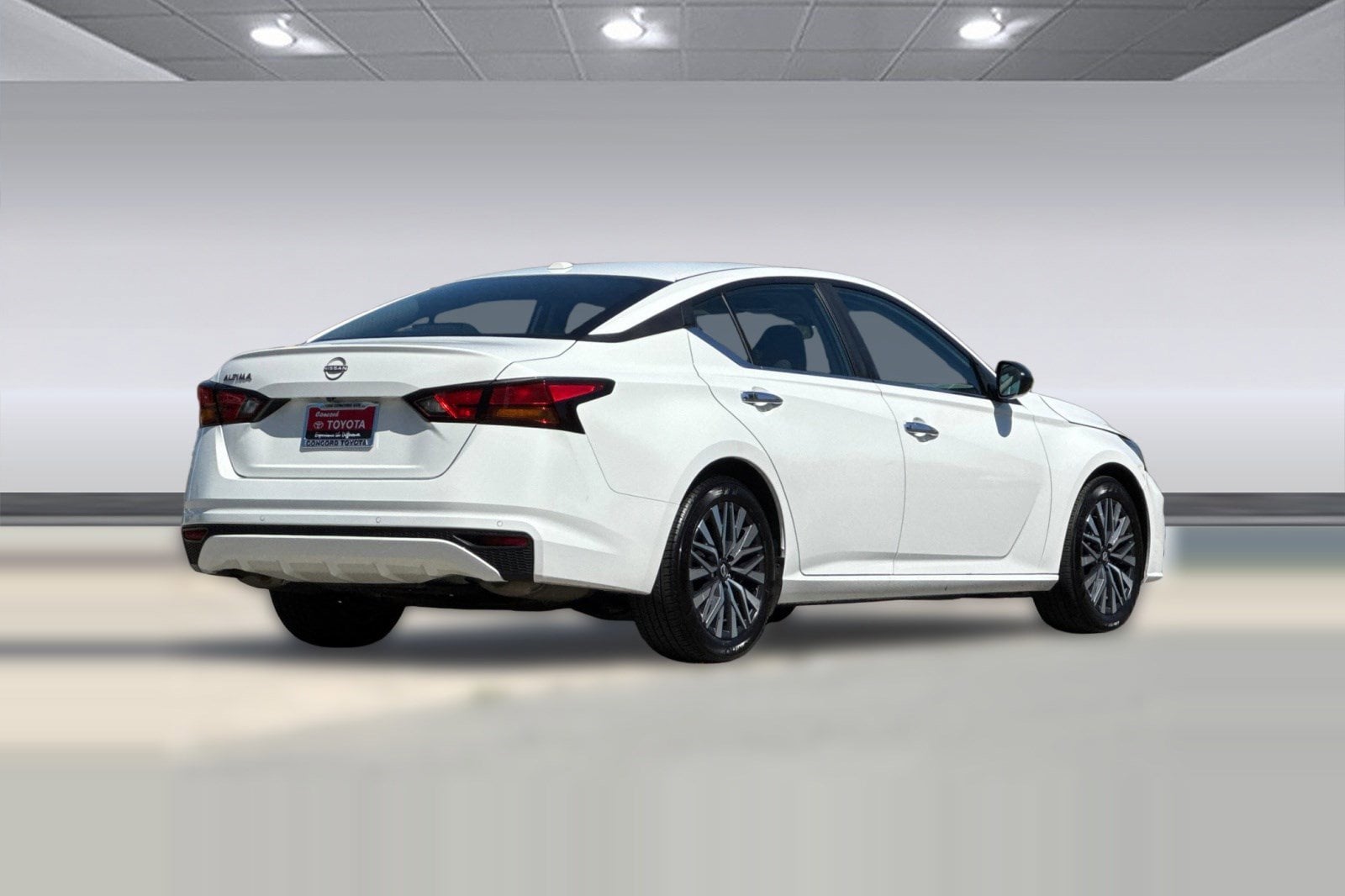 2025 Nissan Altima SV photo 2