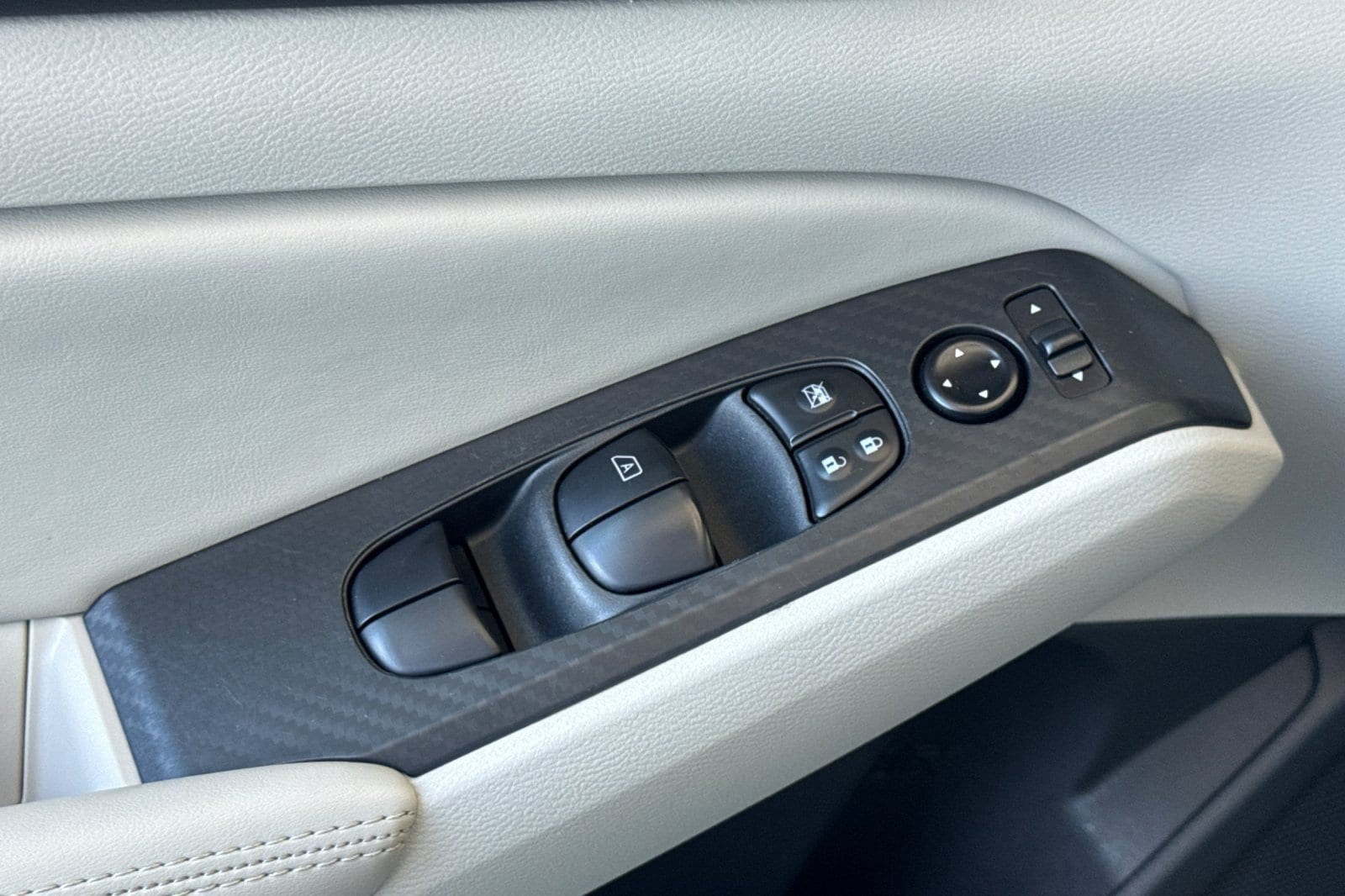 2025 Nissan Altima SV - Photo 14
