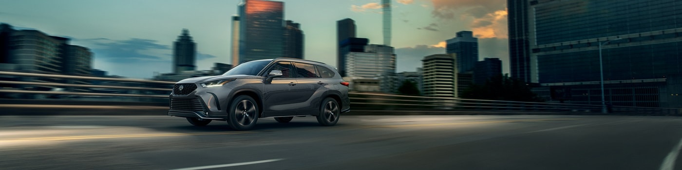 XSE Toyota Highlander driving in the city