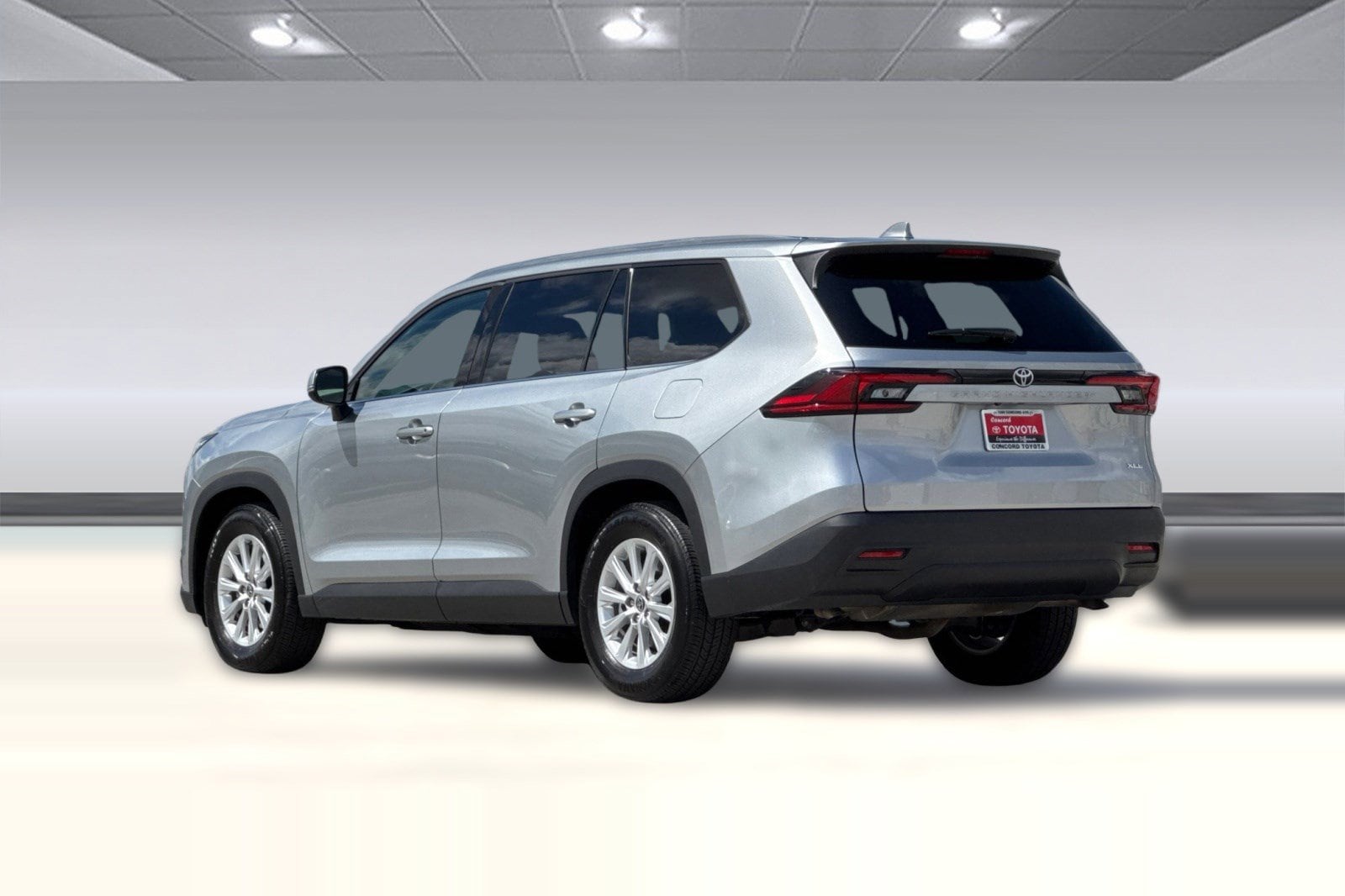 2025 Toyota Grand Highlander XLE photo 3