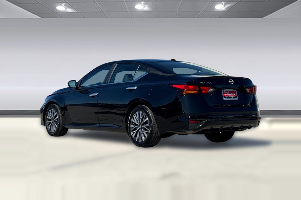 Used 2025 Nissan Altima SV Sedan