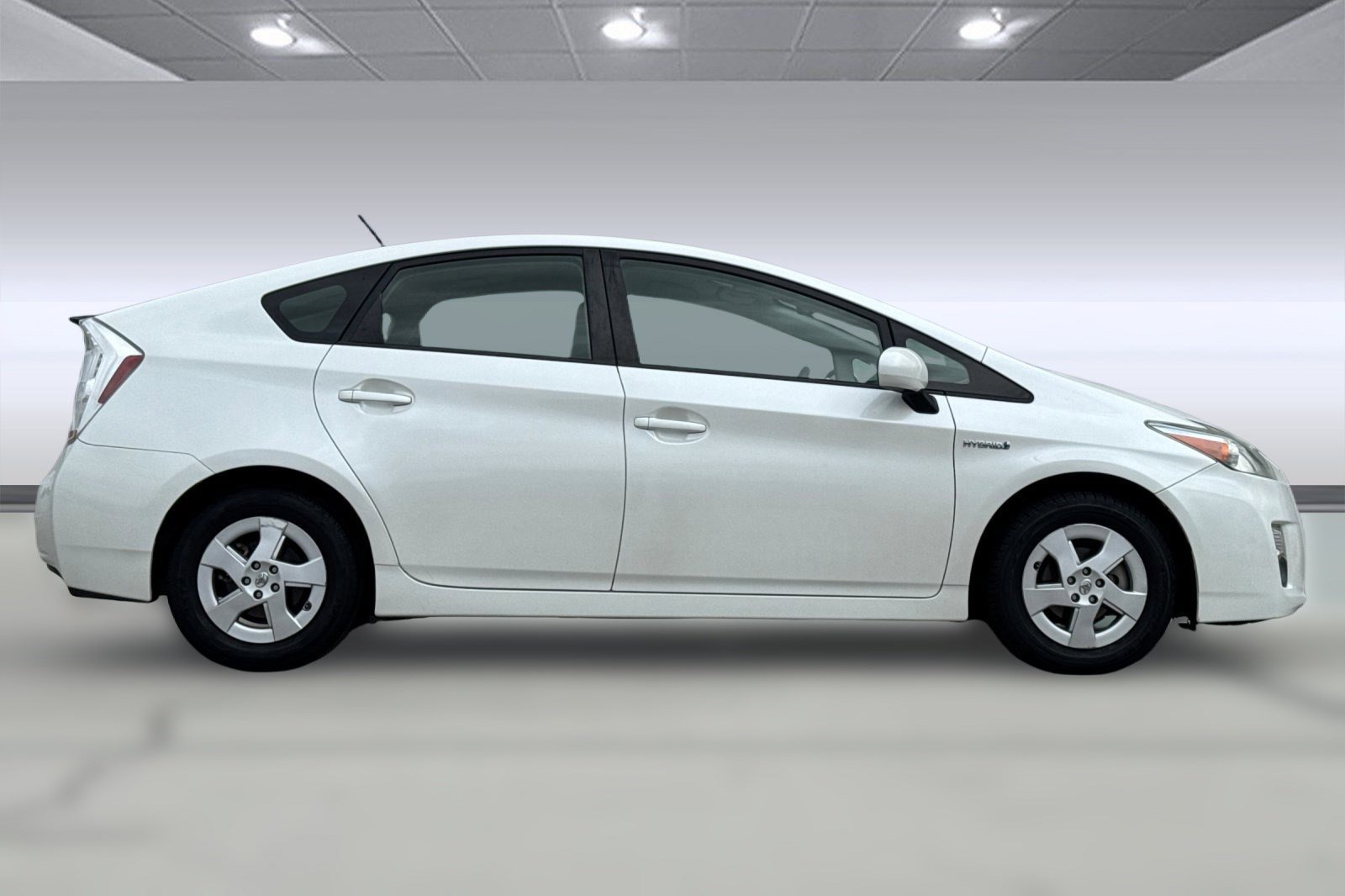 2010 Toyota Prius Three photo 2