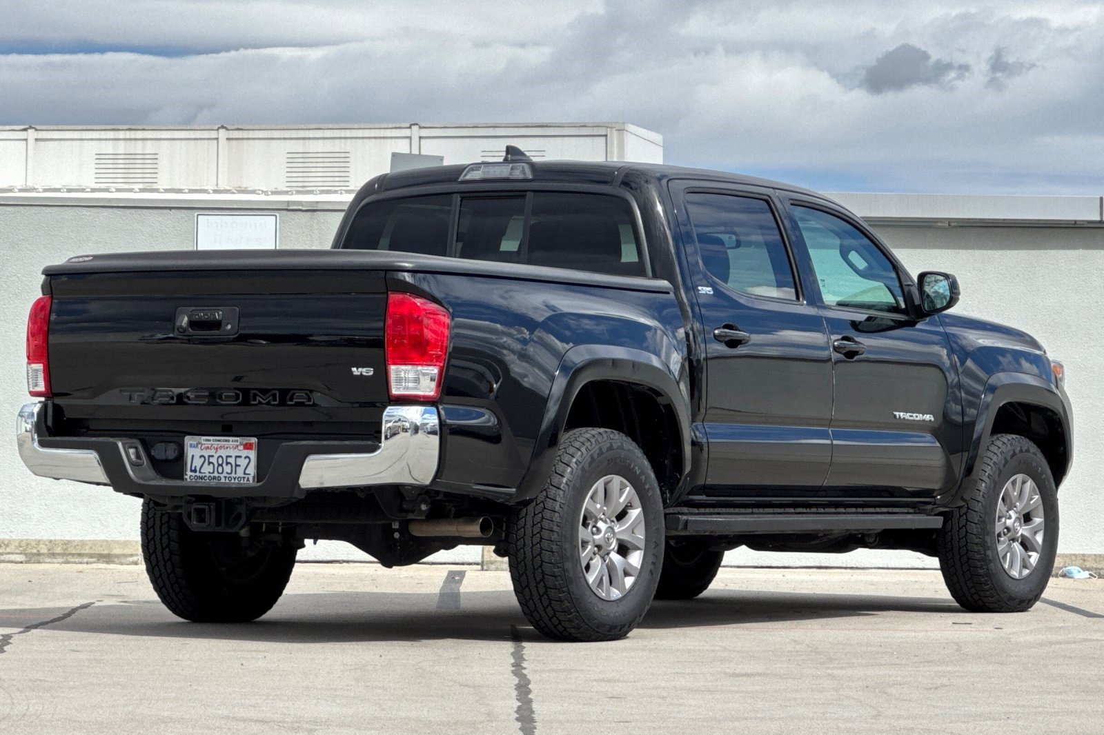 2017 Toyota Tacoma SR5 Double Cab photo 2