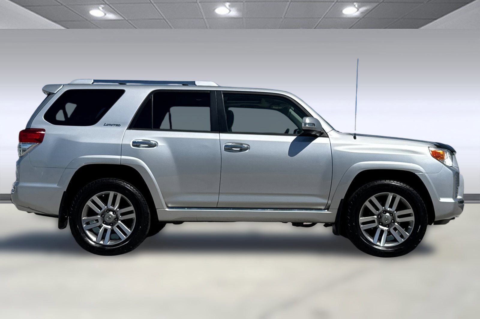 2011 Toyota 4Runner Limited photo 2