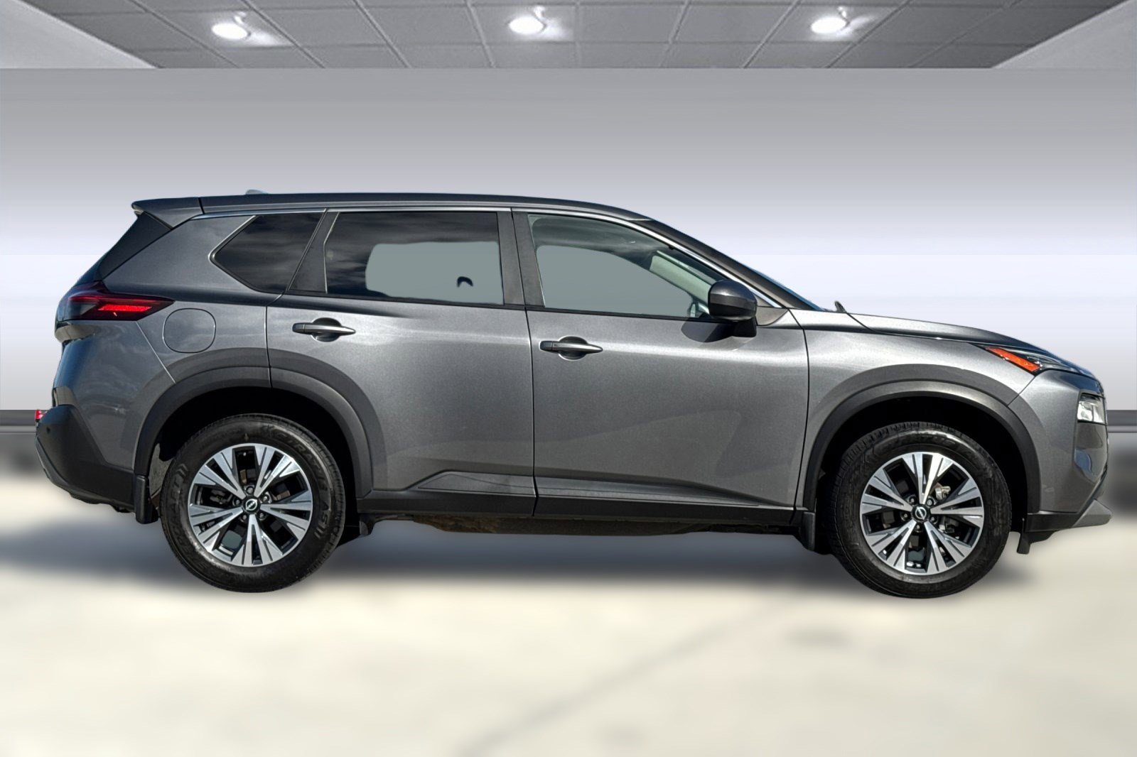 2023 Nissan Rogue SV photo 2