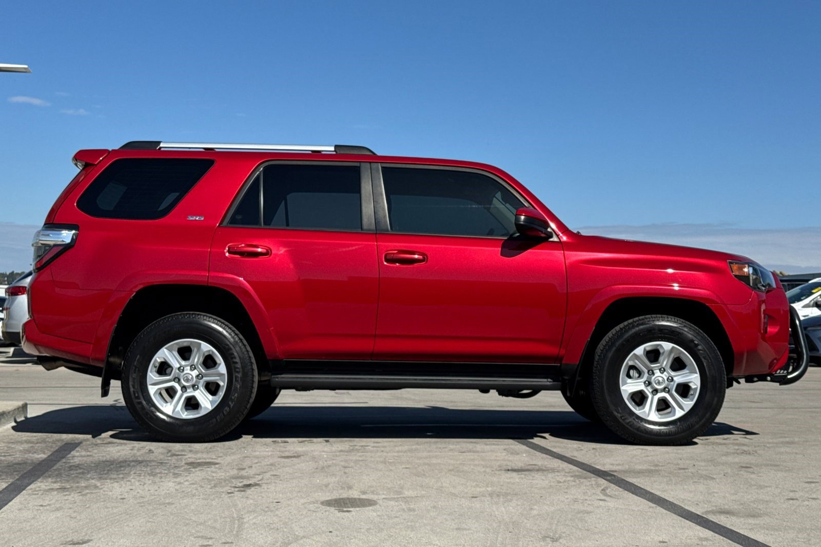 2019 Toyota 4Runner SR5 photo 2