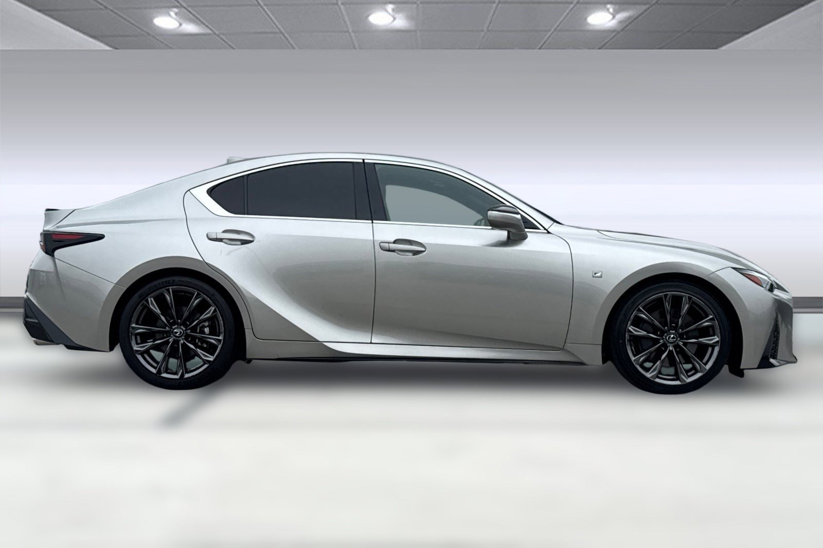 2023 Lexus IS 350 F SPORT photo 2