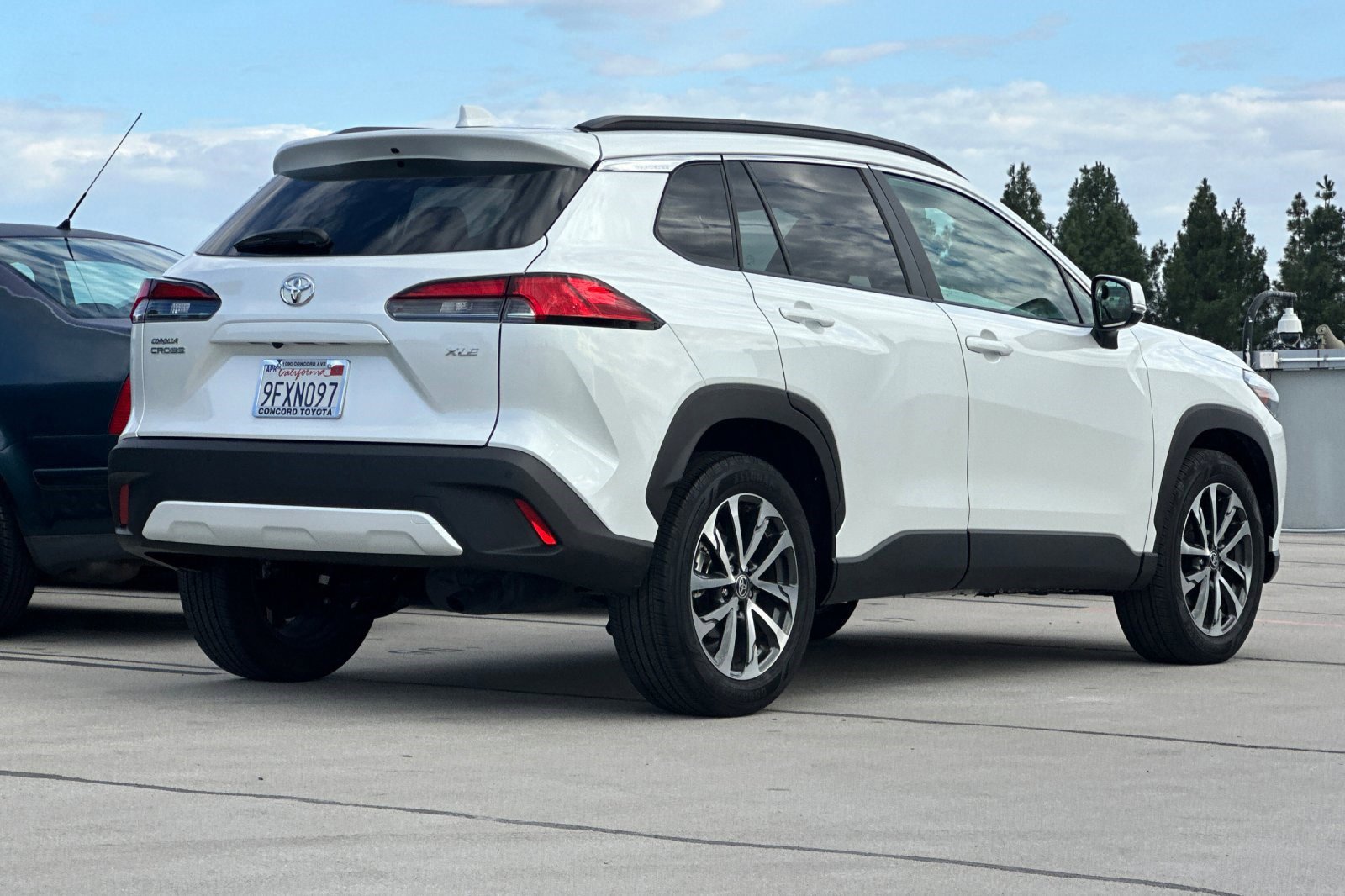 2023 Toyota Corolla Cross XLE photo 2