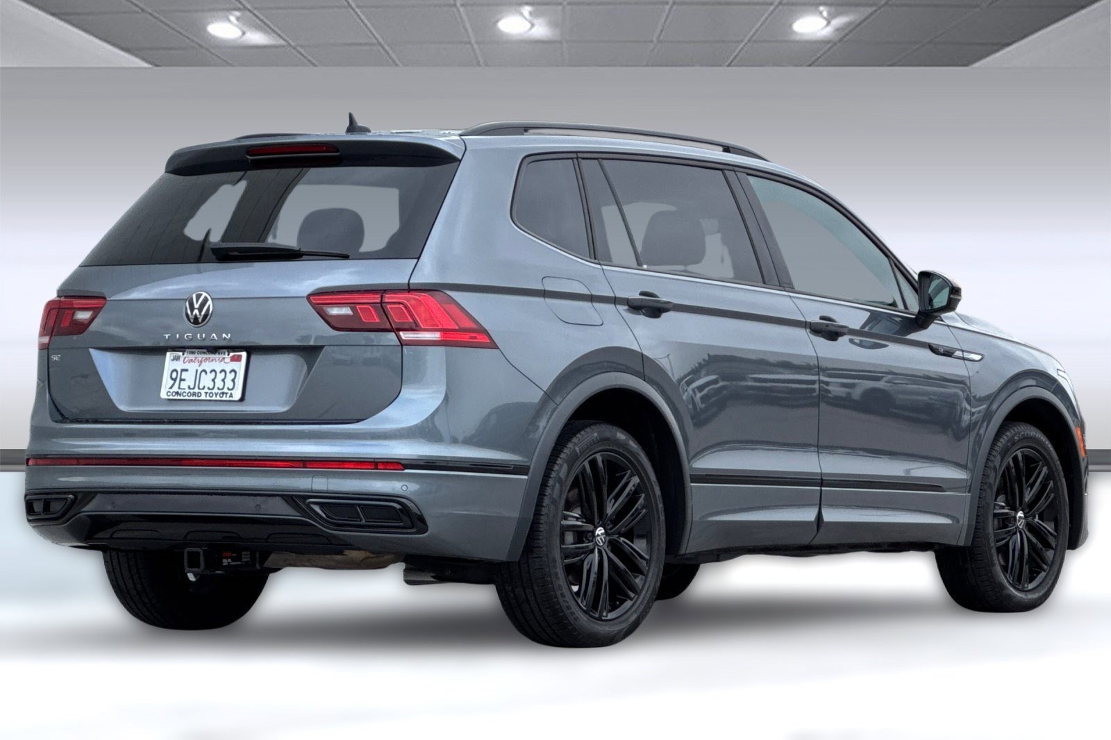2022 Volkswagen Tiguan SE R-Line Black photo 2