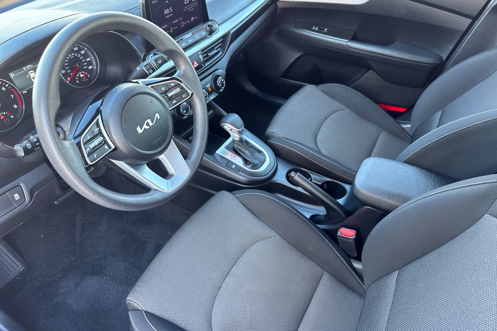 2024 Kia Forte LXS photo 4